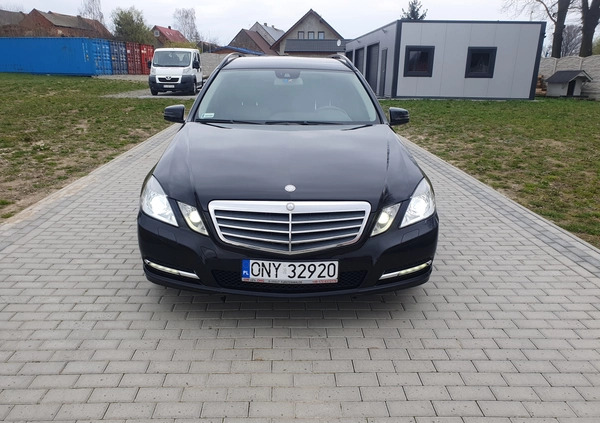 Mercedes-Benz Klasa E cena 52500 przebieg: 252000, rok produkcji 2012 z Włodawa małe 562